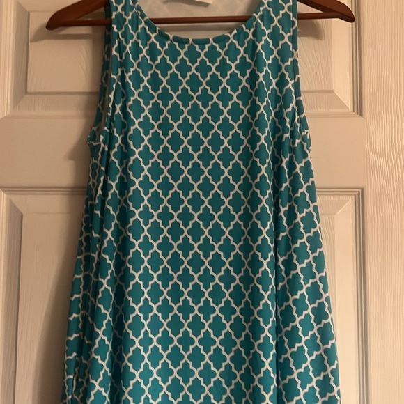 Green dress with white pattern. - Picture 2 of 2